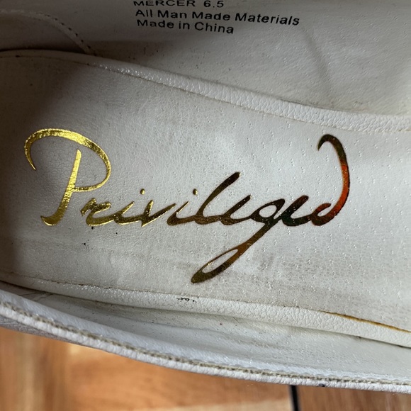 Privileged Mercer Heels w/Gold Chain - GUC 6.5 White/Gold/yellow/black - Picture 6 of 10